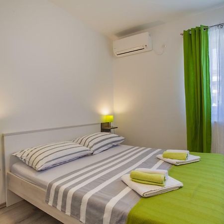 Room Elelina Cres Buitenkant foto