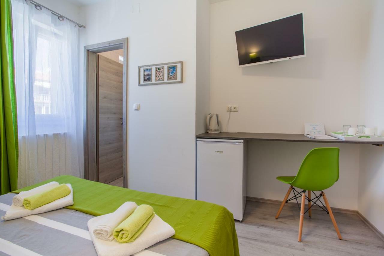 Room Elelina Cres Buitenkant foto
