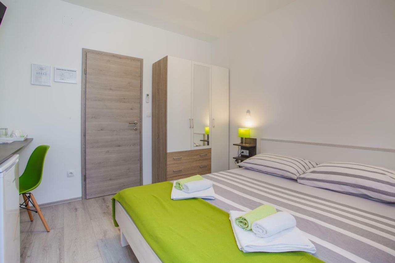 Room Elelina Cres Buitenkant foto